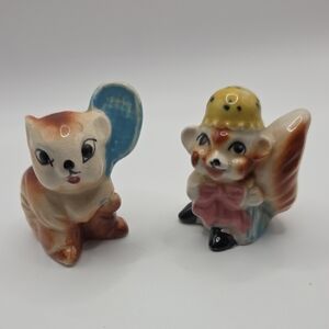 Charming Ceramic Squirrel Salt And Pepper Shakers - Vintage Japan